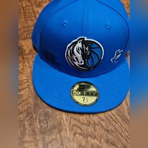 NWT Dallas Mavericks 7 1/2 fitted hat